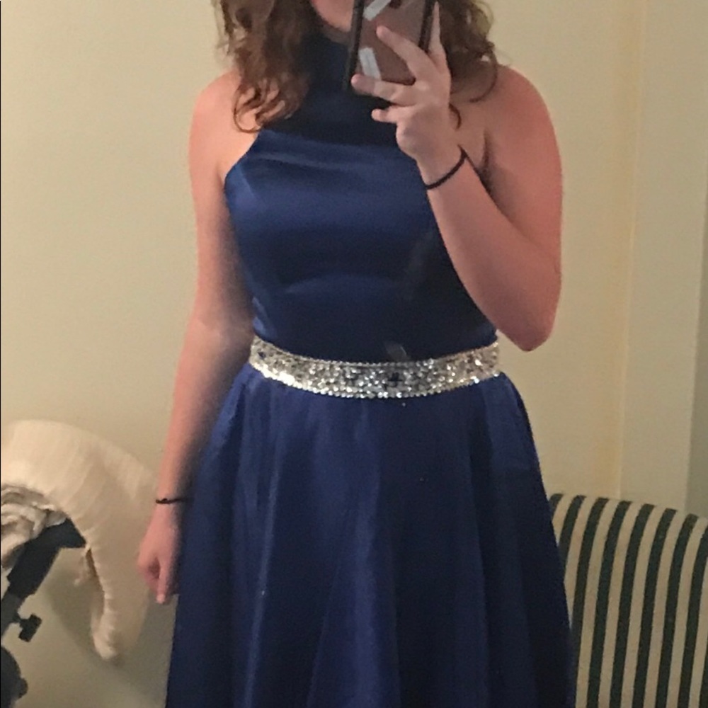 Bought for prom, didn’t fit. Only worn once